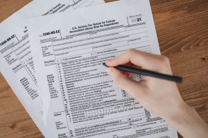 Korean in Australia filling tax return form. Tax reform, Australia, Korean taxpayer.